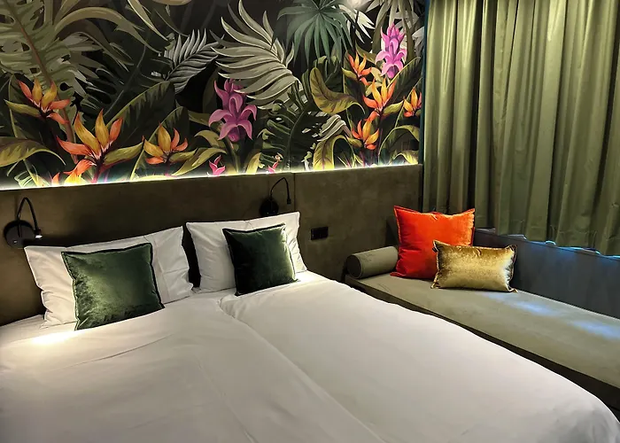 Otel Rugs 3*