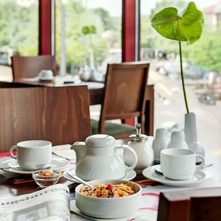 Intercityhotel Hotel 3*