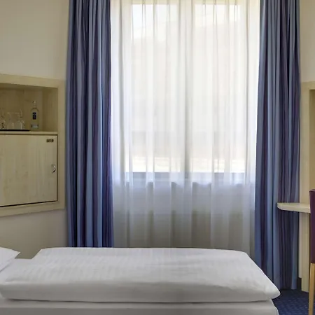 Hotel Intercityhotel 3*